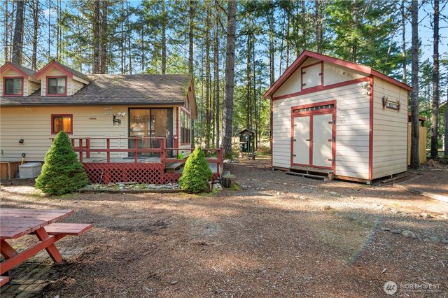 611 N Rainbow Way, Hoodsport, WA 98548