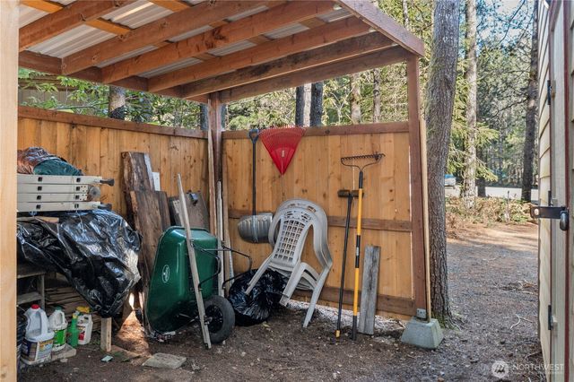 611 N Rainbow Way, Hoodsport, WA 98548