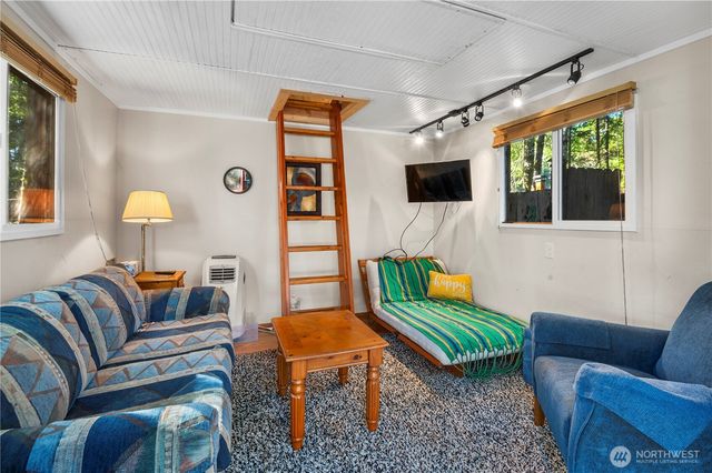 611 N Rainbow Way, Hoodsport, WA 98548