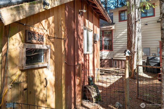 611 N Rainbow Way, Hoodsport, WA 98548