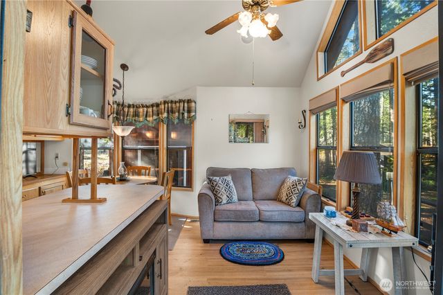 611 N Rainbow Way, Hoodsport, WA 98548