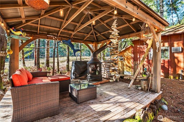 611 N Rainbow Way, Hoodsport, WA 98548