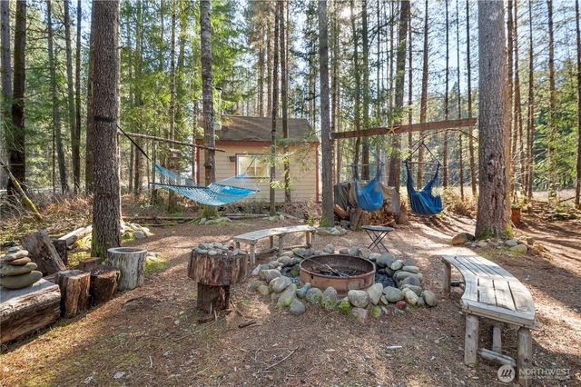 611 N Rainbow Way, Hoodsport, WA 98548