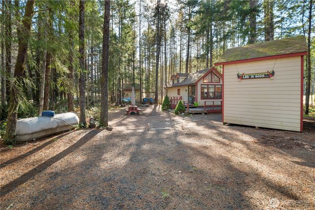 611 N Rainbow Way, Hoodsport, WA 98548