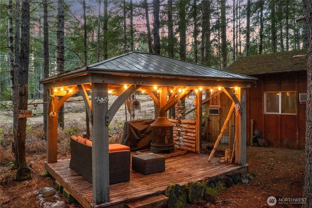 611 N Rainbow Way, Hoodsport, WA 98548