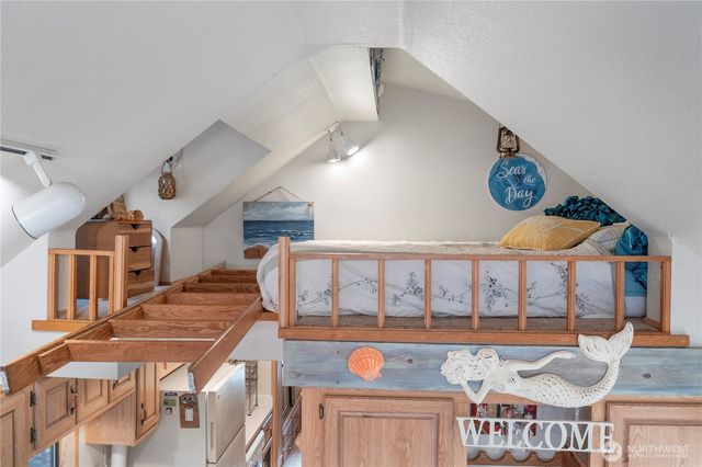 611 N Rainbow Way, Hoodsport, WA 98548