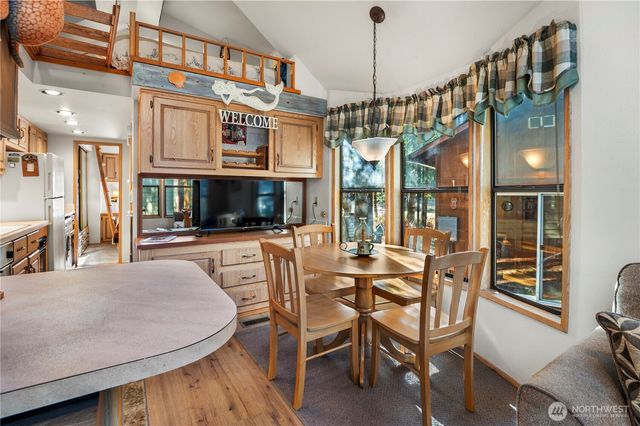 611 N Rainbow Way, Hoodsport, WA 98548