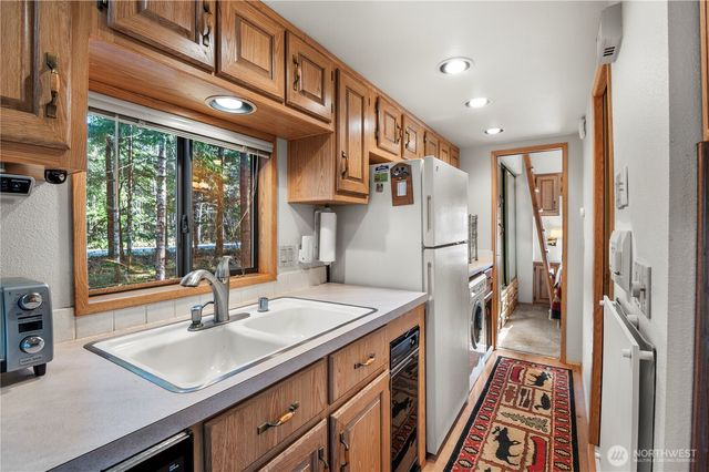 611 N Rainbow Way, Hoodsport, WA 98548