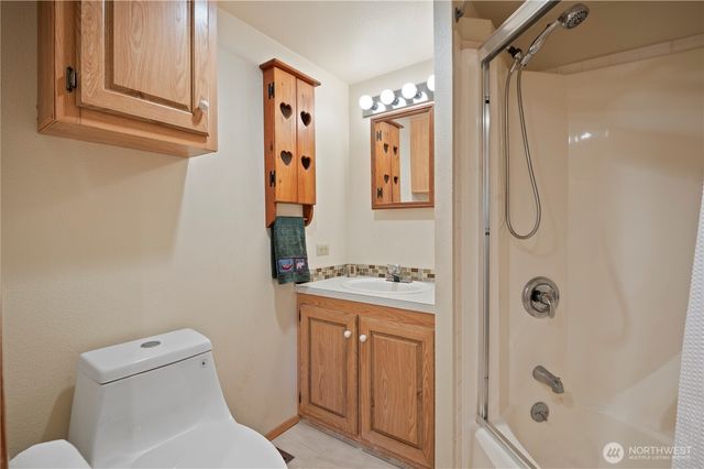 611 N Rainbow Way, Hoodsport, WA 98548