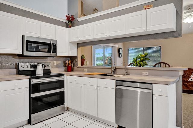 14808 N 69th Street N, Loxahatchee, FL 33470