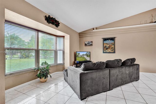 14808 N 69th Street N, Loxahatchee, FL 33470