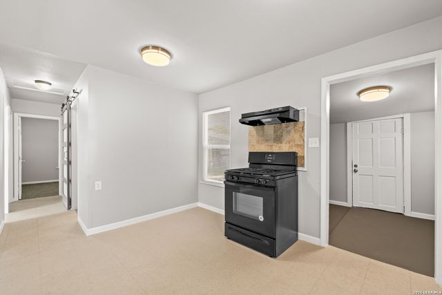 311 S San Joaquin, San Antonio, TX 78237