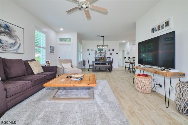 8848 Middlebrook DR, Fort Myers, FL 33908