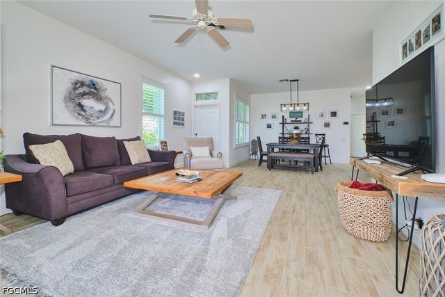 8848 Middlebrook DR, Fort Myers, FL 33908