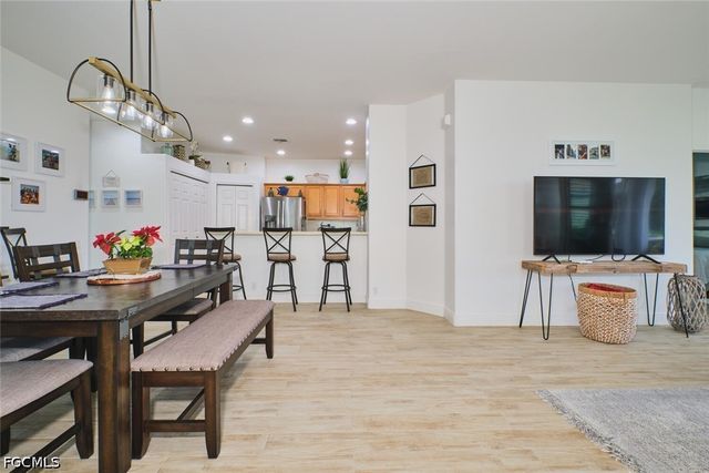 8848 Middlebrook DR, Fort Myers, FL 33908