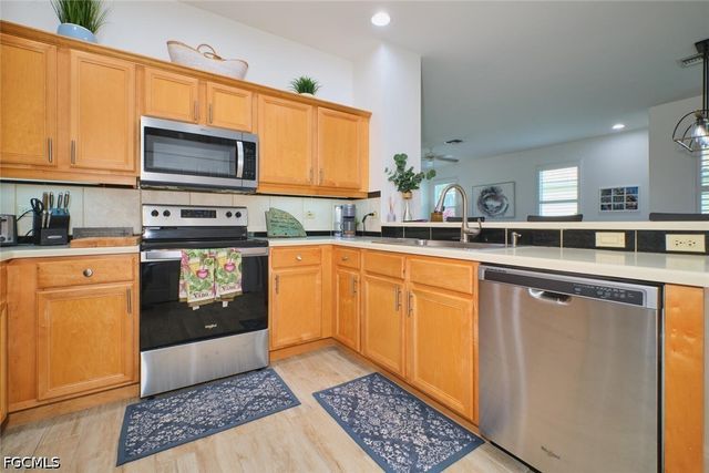 8848 Middlebrook DR, Fort Myers, FL 33908