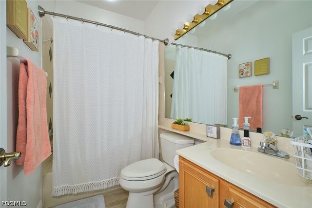 8848 Middlebrook DR, Fort Myers, FL 33908