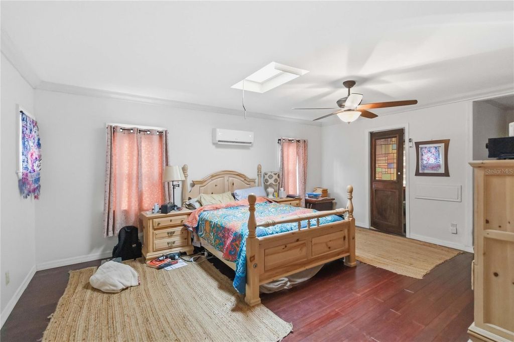 Image 2 of property listing at 552 W WINTER PARK STREET, Orlando, FL 32804