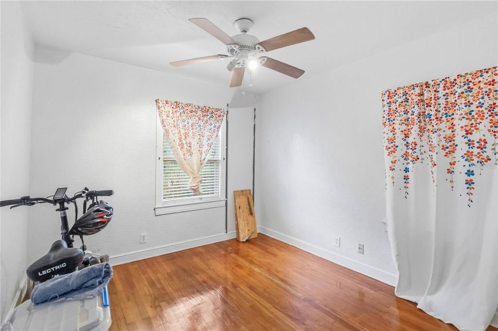 Image 11 of property listing at 552 W WINTER PARK STREET, Orlando, FL 32804