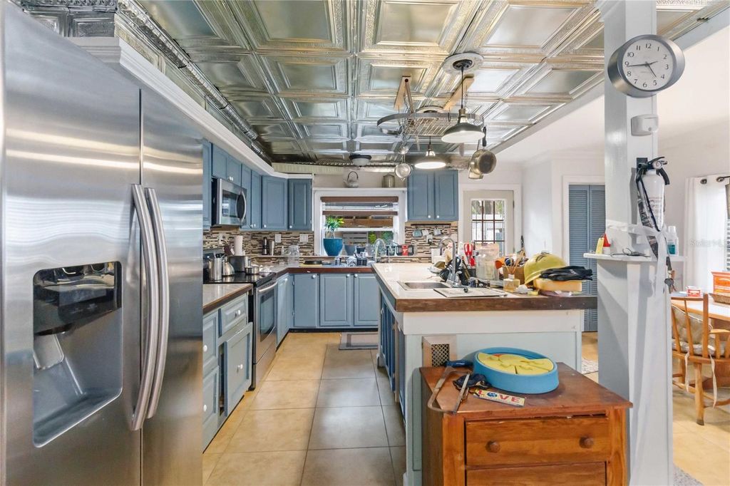 Image 13 of property listing at 552 W WINTER PARK STREET, Orlando, FL 32804