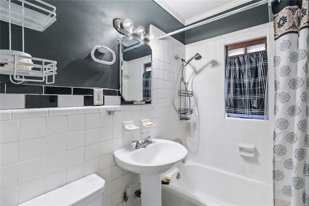 Image 7 of property listing at 552 W WINTER PARK STREET, Orlando, FL 32804