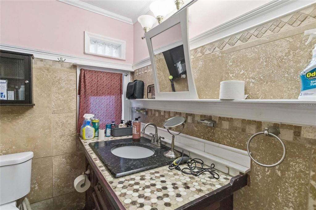 Image 9 of property listing at 552 W WINTER PARK STREET, Orlando, FL 32804