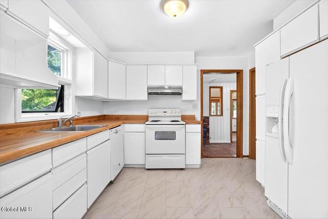 13 Veterans Street, Poestenkill, NY 12140