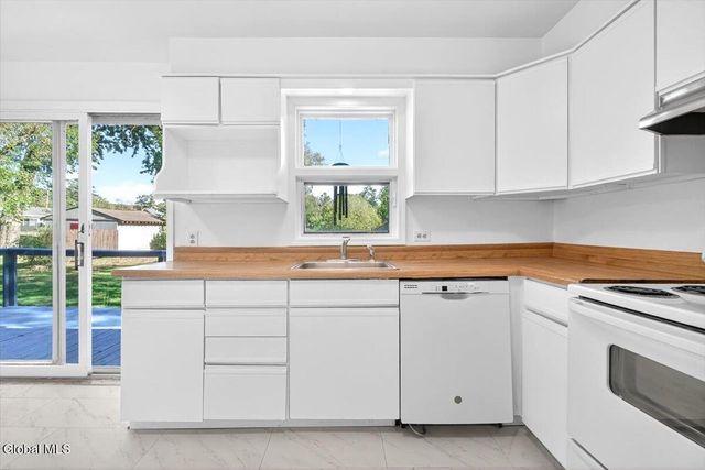 13 Veterans Street, Poestenkill, NY 12140