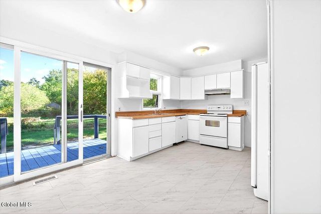 13 Veterans Street, Poestenkill, NY 12140