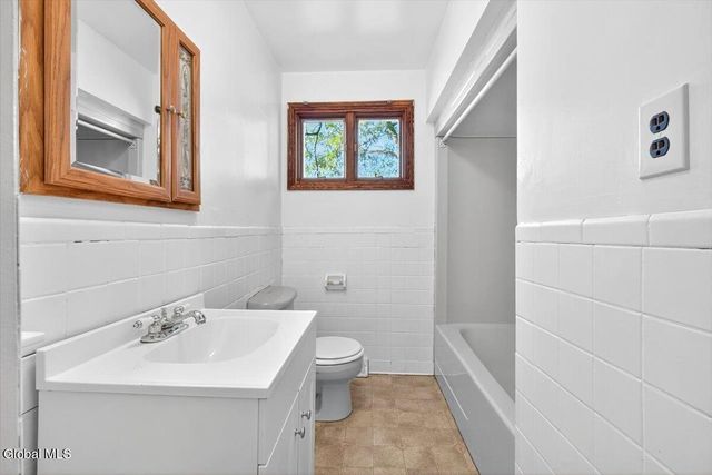 13 Veterans Street, Poestenkill, NY 12140