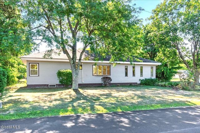 13 Veterans Street, Poestenkill, NY 12140