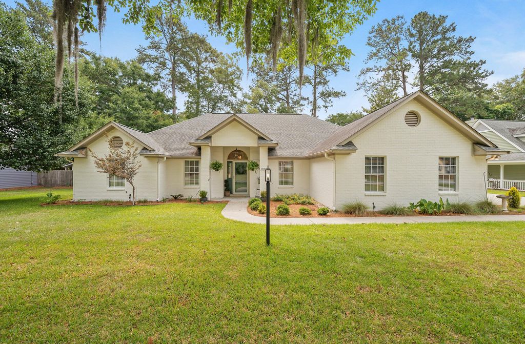 1016 Pine Martin Road, Beaufort, SC 29902