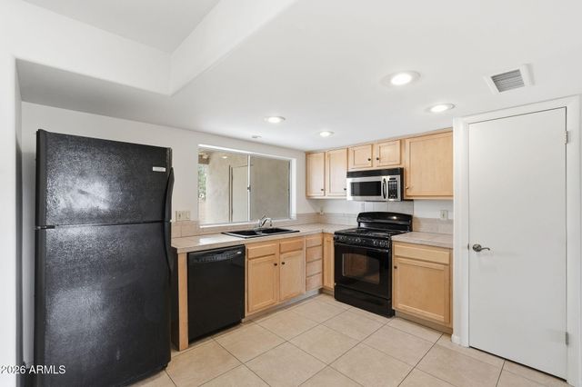 2302 E WALTANN Lane, Phoenix, AZ 85022