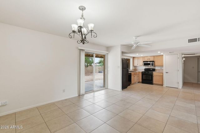2302 E WALTANN Lane, Phoenix, AZ 85022