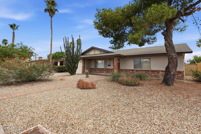2302 E WALTANN Lane, Phoenix, AZ 85022