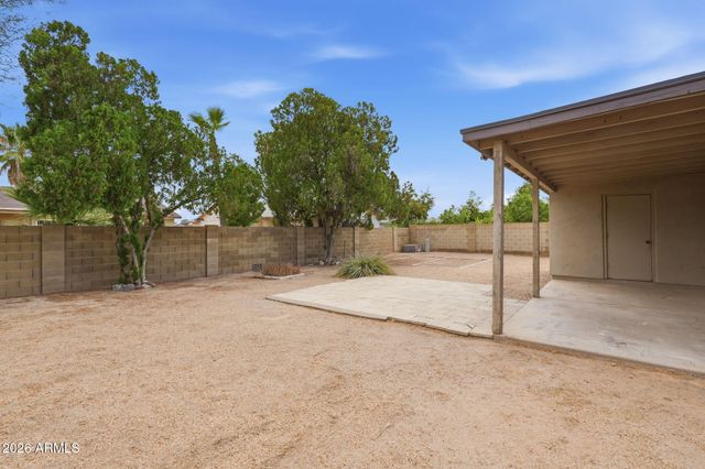 2302 E WALTANN Lane, Phoenix, AZ 85022