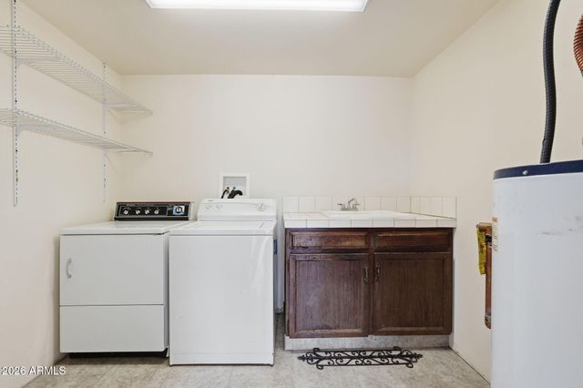 2302 E WALTANN Lane, Phoenix, AZ 85022