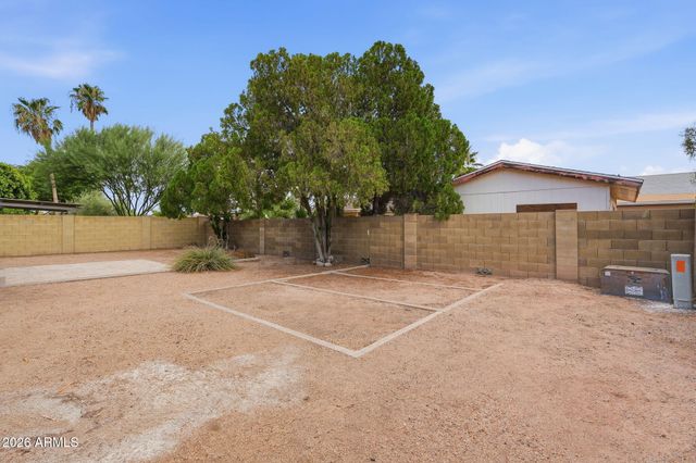 2302 E WALTANN Lane, Phoenix, AZ 85022
