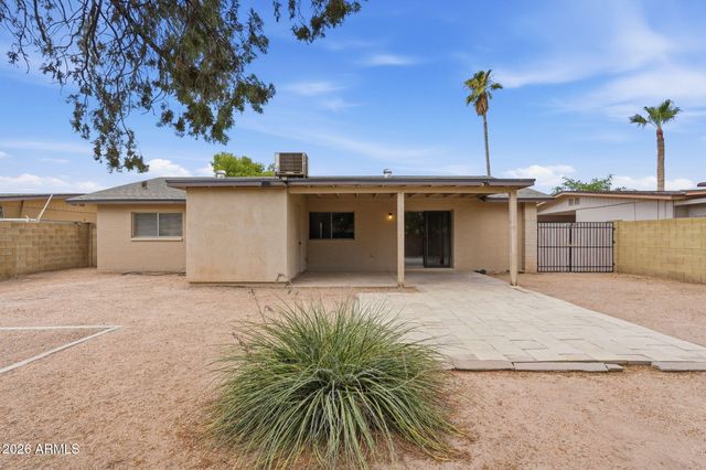 2302 E WALTANN Lane, Phoenix, AZ 85022