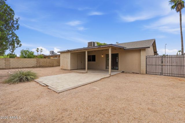 2302 E WALTANN Lane, Phoenix, AZ 85022