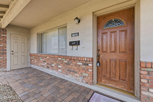 2302 E WALTANN Lane, Phoenix, AZ 85022