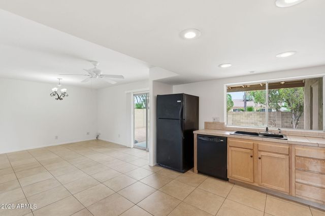 2302 E WALTANN Lane, Phoenix, AZ 85022