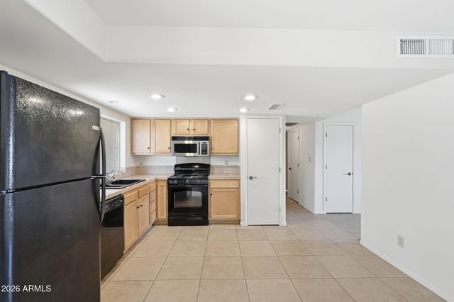 2302 E WALTANN Lane, Phoenix, AZ 85022