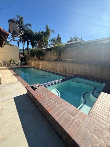 811 Redlen, Whittier, CA 90601