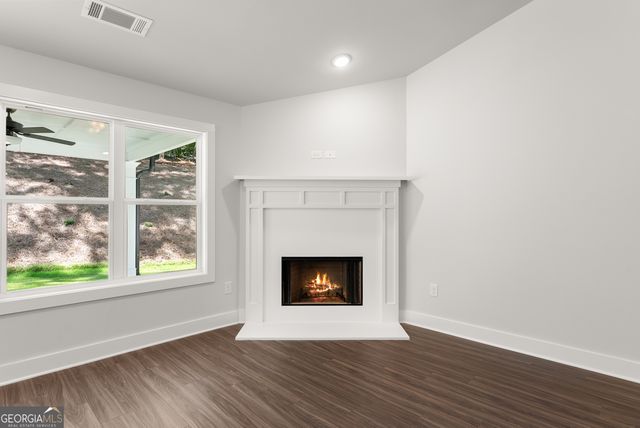 299 Shore Crest Drive, Martin, GA 30577