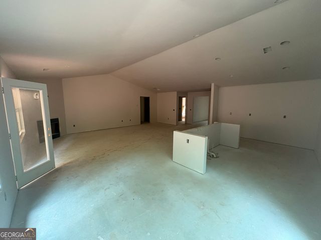 299 Shore Crest Drive, Martin, GA 30577