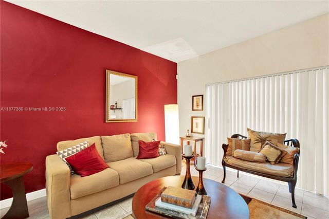 8210 NW 10th St 14, Miami, FL 33126