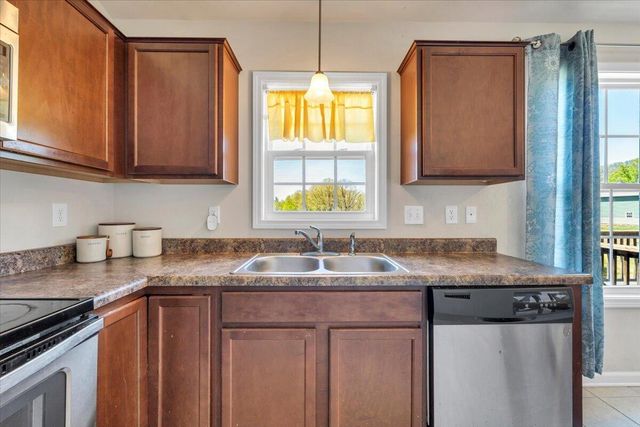 2722 Paddington Station LN, Vinton, VA 24179