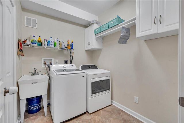 2722 Paddington Station LN, Vinton, VA 24179