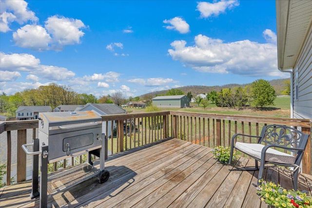 2722 Paddington Station LN, Vinton, VA 24179